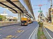 仁武水管路標線頻改　市府挨批