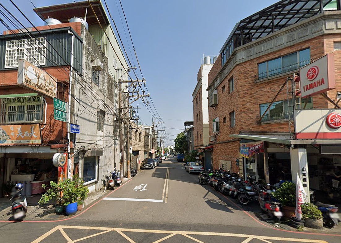 平鎮平東路282巷電纜地下化工程拔桿前。圖／桃園市養工提供