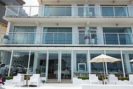 設施完善且風景絕佳，不過住一晚要價並不便宜。