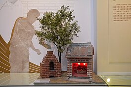 溫柔媽廟是趙藤雄的人生第一件作品，在17歲還是水泥工時，利用剩餘建材所製作而成