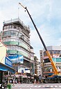 嚇！違建懸空　高市府開拆