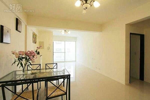 4.除了地點、價格讓胡家愛滿意之外,新居的格局方正、光線明亮,也是她看中心窩的兩大原因。