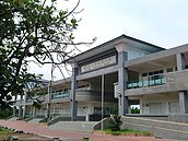 屏東校園　民眾慢跑兼巡邏