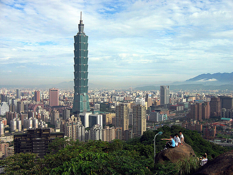 大台北地區是今年高樓大廈增加速度最快的區域，城市的天際線隨之改觀。(圖／引用自維基百科／2007年2月10日／Peellden)