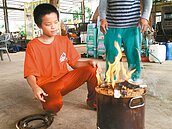 無負擔農場小革命　稻殼製炭DIY