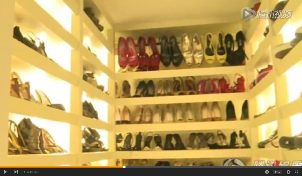 豪宅內還有一個房間,專門擺放名牌鞋款。