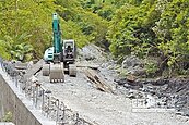桑樹溪復建中　民嘆：回不去了