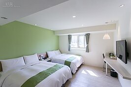 每一間房間都擁有明亮的採光與流通的空氣。陳設雖然簡單，卻也足以讓旅人好好休息。