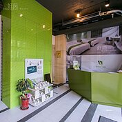 一踏入葉綠宿的迎賓大廳內，就被一片綠意包圍。