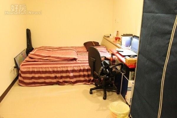4.蘇晏霈的臥房大約4坪，整理得乾淨舒適。