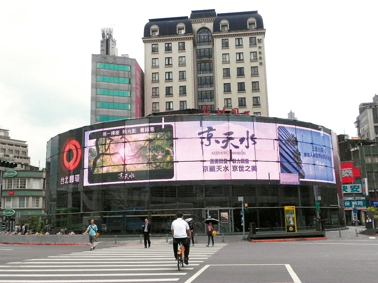 建成圓環改建後,因空間設計難以規畫,得標廠商慘澹經營。 記者莊琇閔/攝影