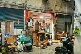 不知何時開始，忠信市場內不再充斥著菜市場那種油脂菜味，取而代之的是濃濃的咖啡香。