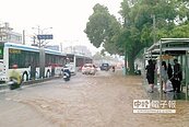 大氣長河籠罩　豪雨連飆7天
