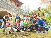 鳳凰花會：市府、學校優先種