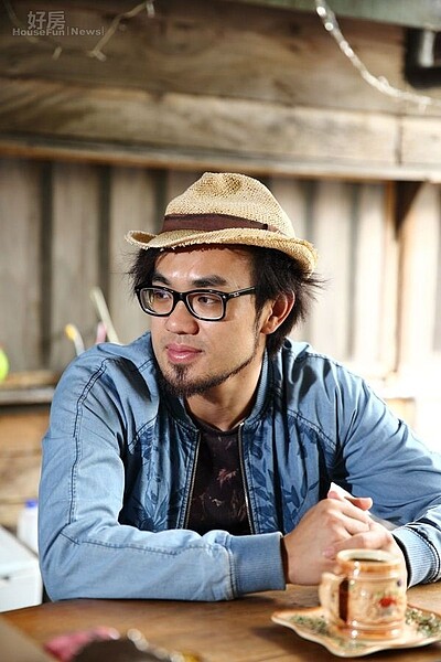 1.「奇蹟先生」沈家銘在家鄉花蓮玉里,以咖啡屋、民宿的經營模式,推動「善的循環」理念。