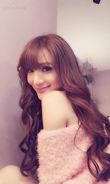 8.羅曼斤認為目前房市呈盤整階段,手頭若資金足夠不妨考慮下手,她最近也開始買房計劃。